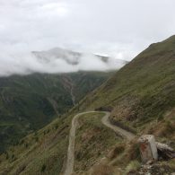 alte Militärwege auf dem Weg zum Gipfel des Markinkele